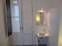 06 Soho Suites Bed & Breakfast