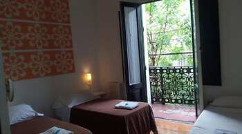 06 Soho Suites Bed & Breakfast