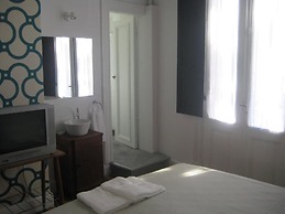 06 Soho Suites Bed & Breakfast