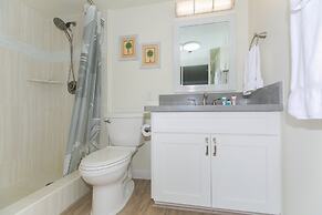 Ilikai Tower One Bedroom Lagoon View Waikiki Condos With Lanai & Free 