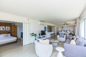 Two Bedroom Condo Overlooking Ala Wai Boat Harbor by RedAwning