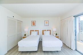 Two Bedroom Condo Overlooking Ala Wai Boat Harbor by RedAwning