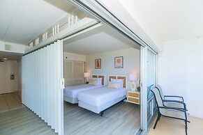 Two Bedroom Condo Overlooking Ala Wai Boat Harbor by RedAwning