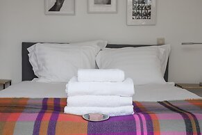 Unit 1 - Stylish Smart Home with Private Parking