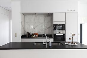 Unit 1 - Stylish Smart Home with Private Parking