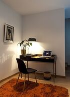 Unit 3 - Modern Smart Home Triplex Private Garden & Parking