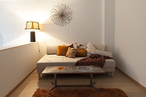 Unit 3 - Modern Smart Home Triplex Private Garden & Parking