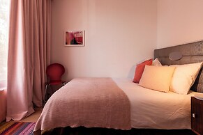 Unit 5 - Trendy Smart Home Triplex Private Garden & Parking