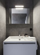 Unit 5 - Trendy Smart Home Triplex Private Garden & Parking