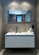 Unit 5 - Trendy Smart Home Triplex Private Garden & Parking
