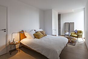 Unit 5 - Trendy Smart Home Triplex Private Garden & Parking