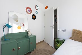 Unit 6 - Colorful Smart Home Triplex Private Garden & Parking