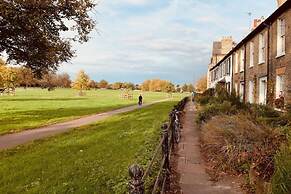 The Midsummer Common - Modern & Spacious 2bdr House With Garden