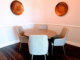 Luxury Suites - Heart of Beverly Hills
