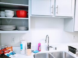 Luxury Suites - Heart of Beverly Hills