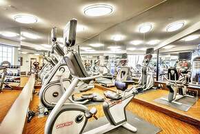Luxury Suites - Heart of Beverly Hills