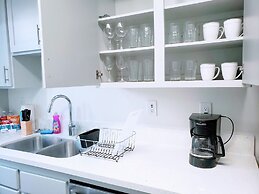 Luxury Suites - Heart of Beverly Hills