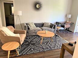 Luxury Suites - Heart of Beverly Hills