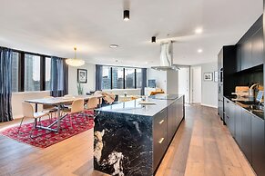 Luxe In The City w Two Car Parks