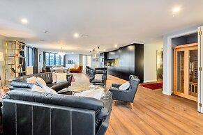 Luxe In The City w Two Car Parks