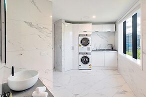 Luxe In The City w Two Car Parks