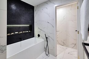 Luxe In The City w Two Car Parks