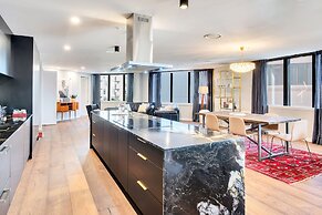 Luxe In The City w Two Car Parks