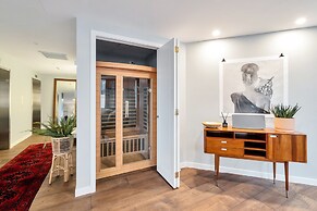 Luxe In The City w Two Car Parks