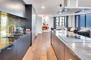 Luxe In The City w Two Car Parks