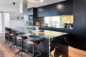 Luxe In The City w Two Car Parks