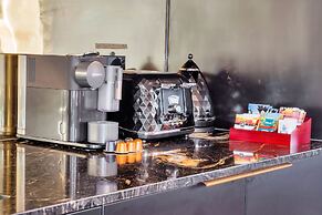 Luxe In The City w Two Car Parks