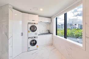 Luxe In The City w Two Car Parks