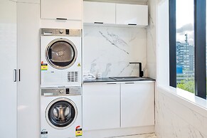 Luxe In The City w Two Car Parks