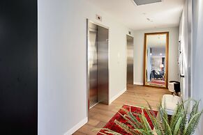 Luxe In The City w Two Car Parks