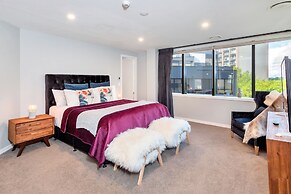 Luxe In The City w Two Car Parks