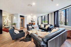 Luxe In The City w Two Car Parks