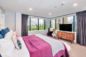 Luxe In The City w Two Car Parks