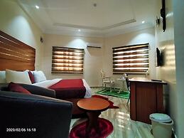 Alim Royal Hotel & Suites