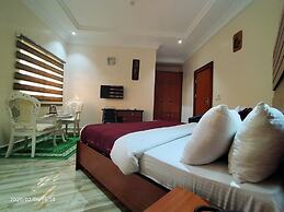 Alim Royal Hotel & Suites