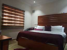Alim Royal Hotel & Suites