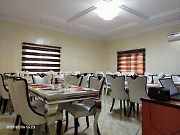 Alim Royal Hotel & Suites