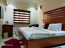 Alim Royal Hotel & Suites