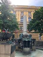 Blueberry Living City Apartment