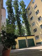 Blueberry Living City Apartment