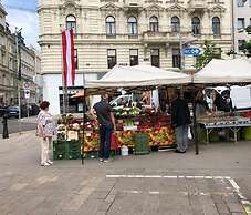 Blueberry Living City Apartment