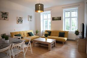 Blueberry Living City Apartment