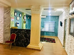 Perch Hotel And Suites