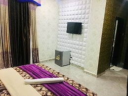 Perch Hotel And Suites