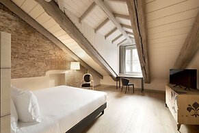 Opera 35 Boutique Hotel