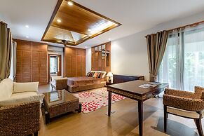 Champagne Pool Villa